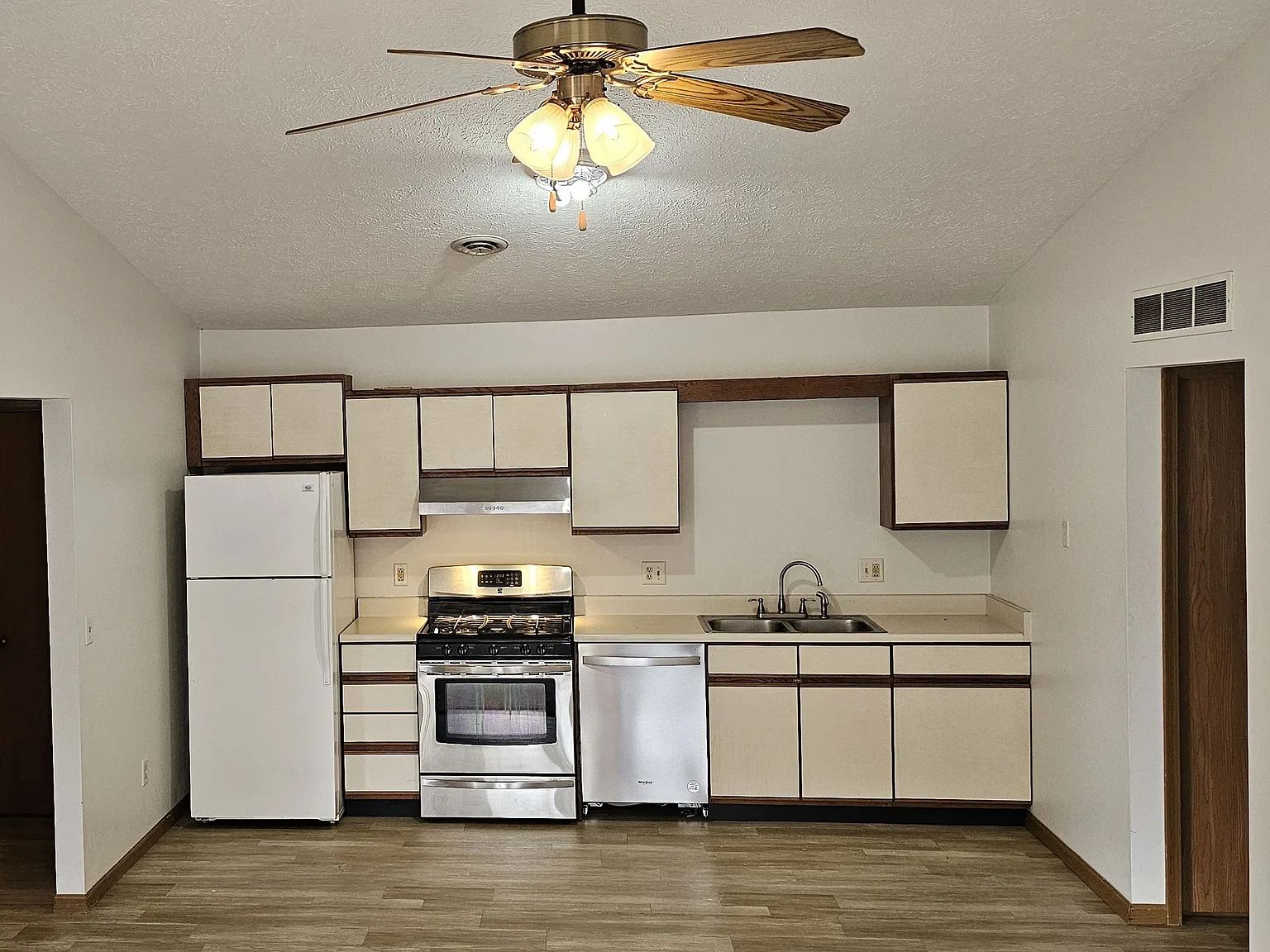 2 bed, 770 sqft, $1,025 — Photo 4