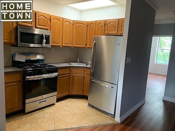 3rd image of 823 41st St #2F