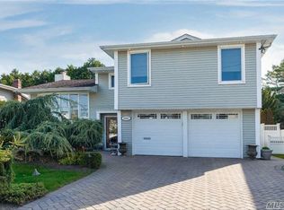 2902 Joyce Ln, Merrick, NY 11566