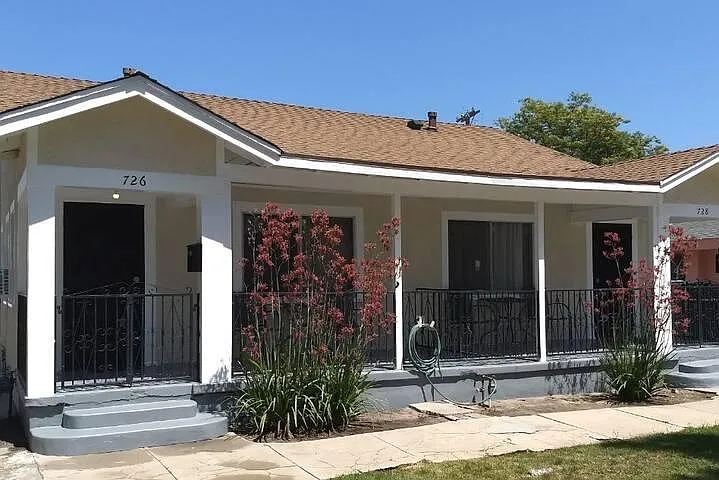 726 S Louise St — Photo 1
