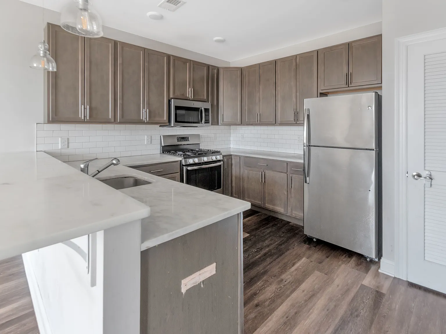 2 bed, $3,200 — Photo 3