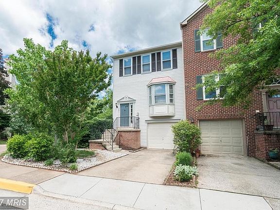 3rd image of 10221 Jamaica Ln