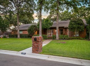 206 Shelmar Dr, Euless, TX 76039