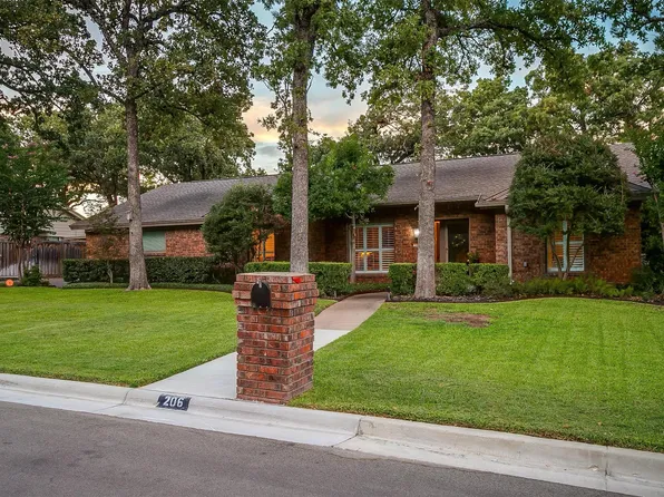 206 Shelmar Dr, Euless, TX 76039