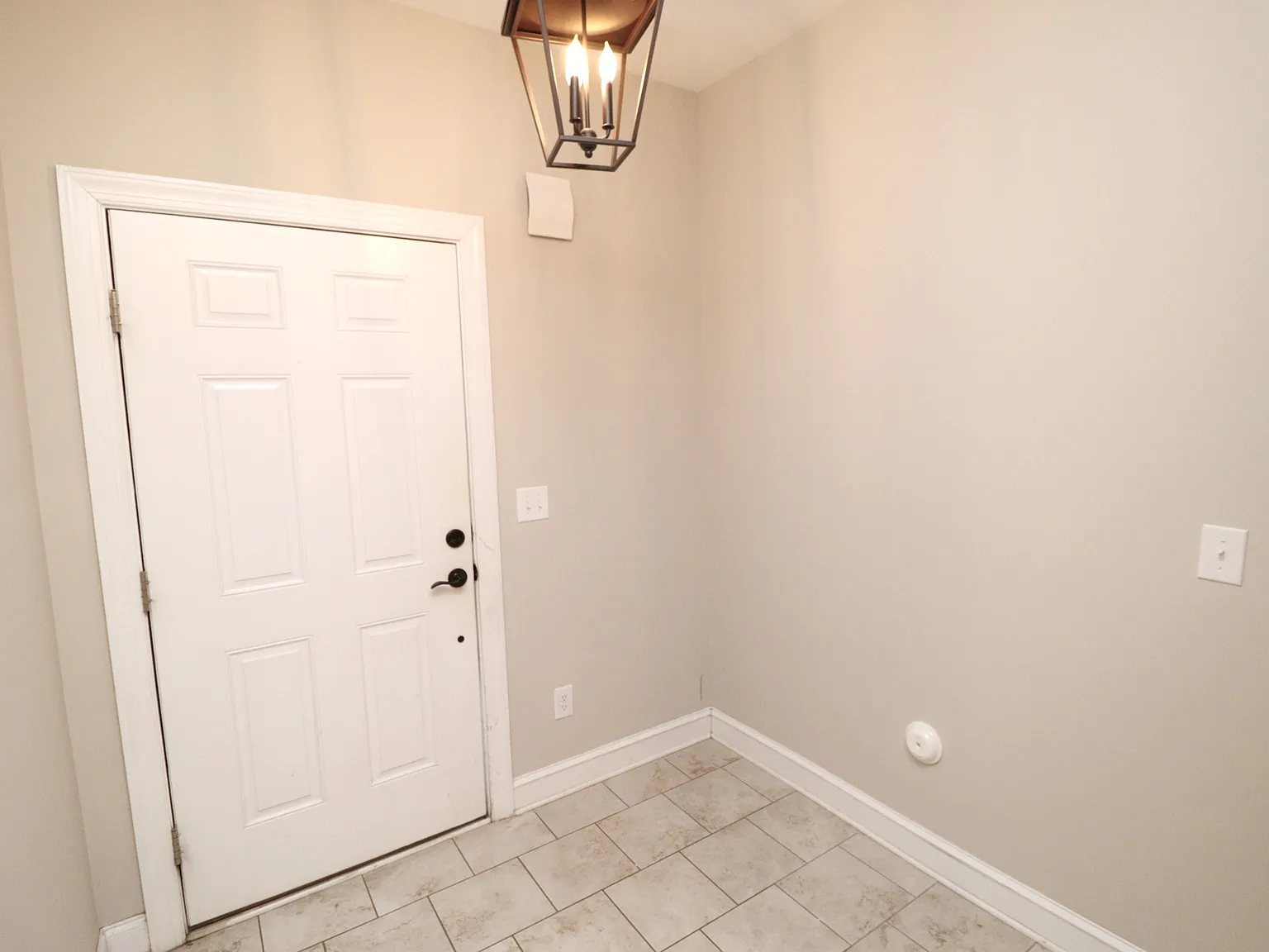 Gorgeous 4 Bedroom Apex Townhome Available Immediately — Photo 2