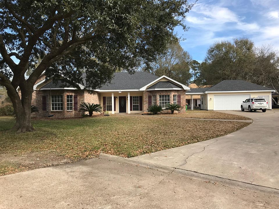 Home on dead-end street and 2-car garage