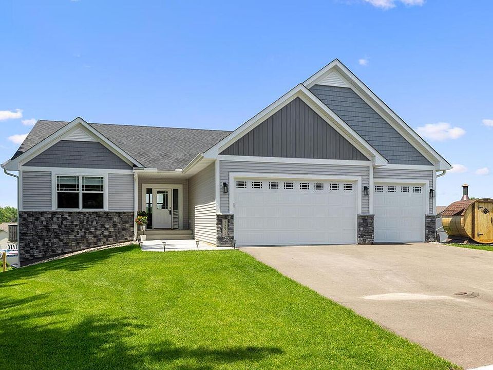 1st image of 1221 Bishop Cir