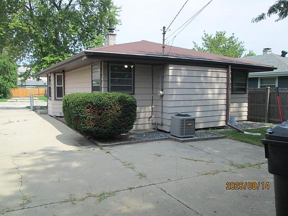 3rd image of 4611 4611 Wright AVENUE