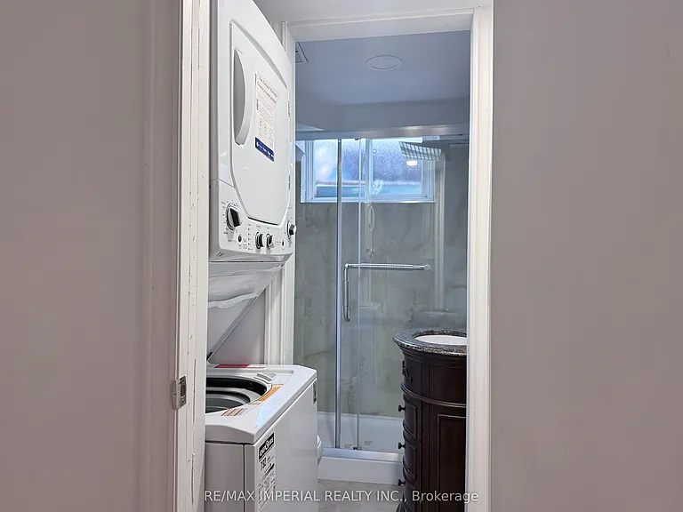 52 Yongehurst Rd #2 — Photo 14