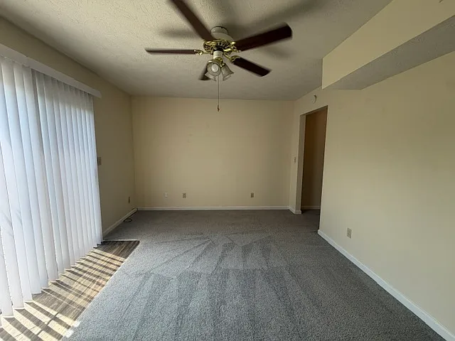 Sleepy Hollow Townhomes — Photo 41