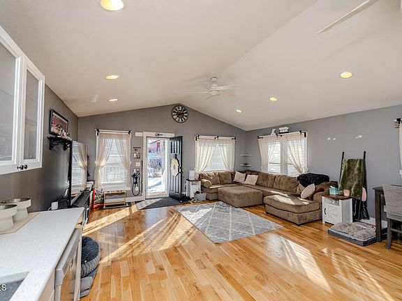 5th image of 213 5th St NE