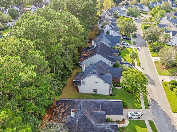 4th image of 1465 Clarendon Way