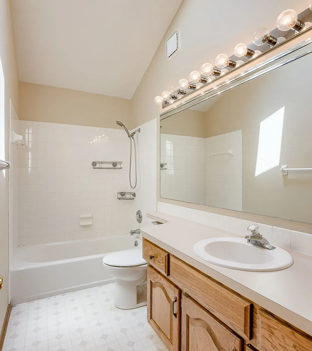 3 bed, 1880 sqft, $2,400 — Photo 4