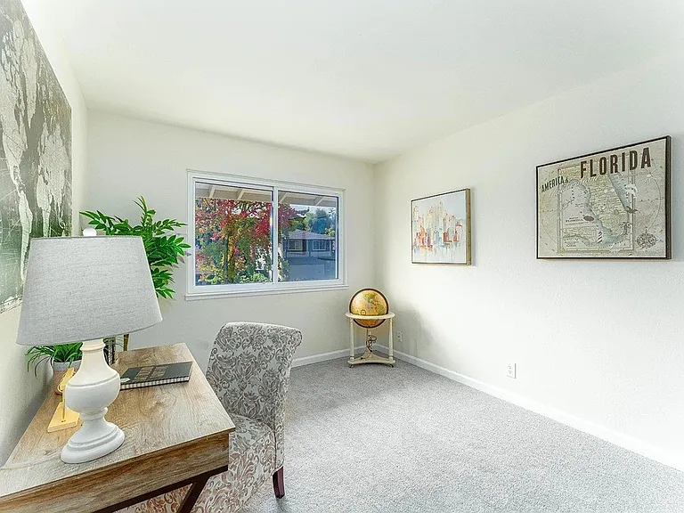 7684 Surrey Ln — Photo 14