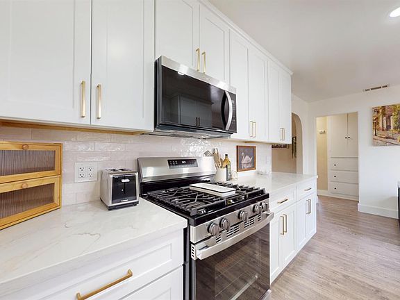 4th image of 2045 Miller Ave