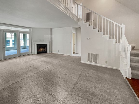 4th image of 601 S Riverbend Ct