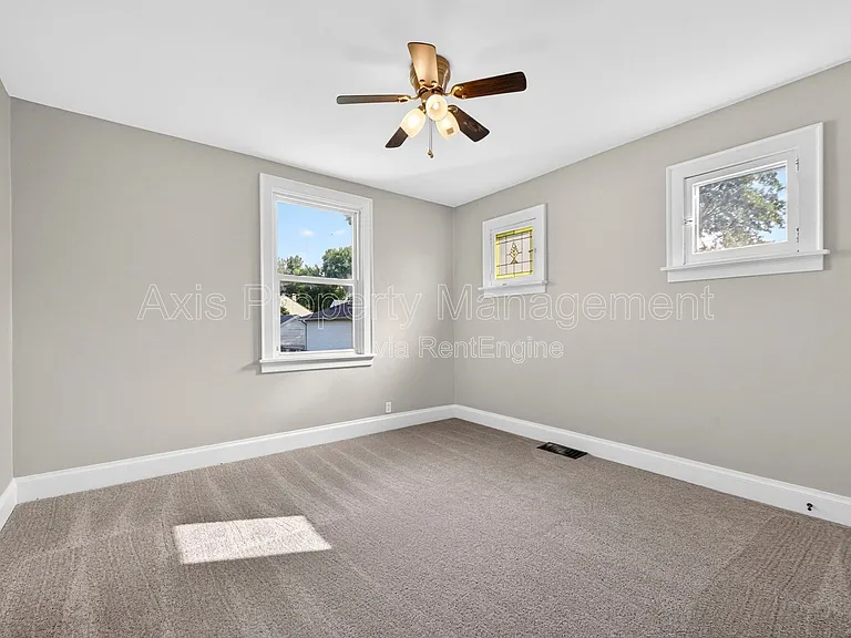 12 Lee Ave — Photo 6
