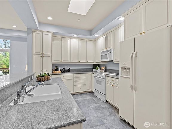 3rd image of 1709 134th Avenue SE #23