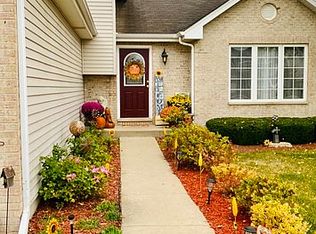 25617 S Daffodil Ln, Monee, IL 60449