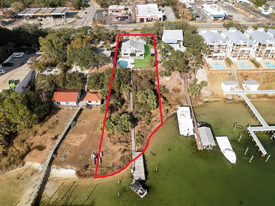 2nd image of 702 Harbor Blvd