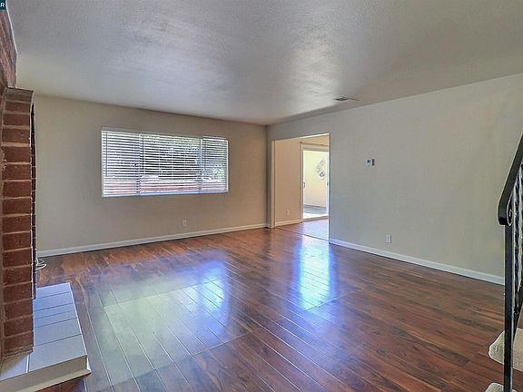 2nd image of 126 Woodview Ct