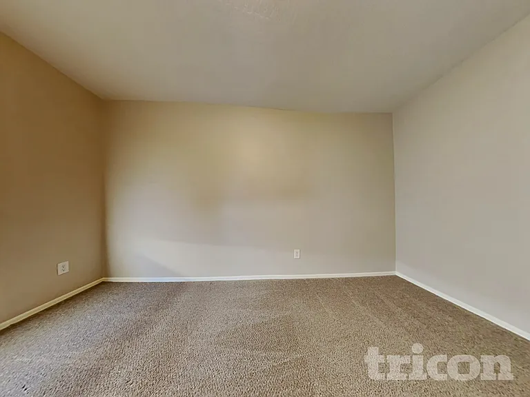 2651 S 89th Ave — Photo 12