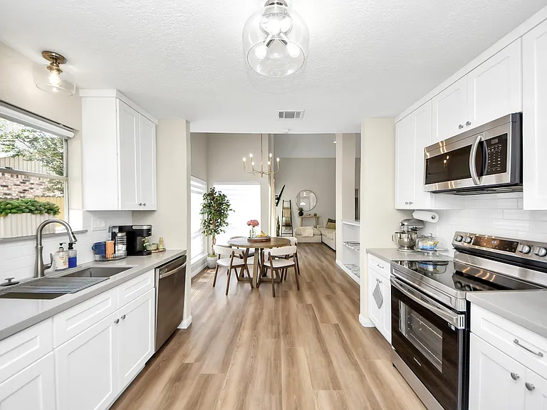 18019 Autumn Hills Dr — Photo 12