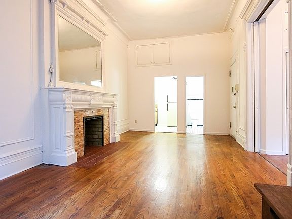 3rd image of 57 W 68th St #3