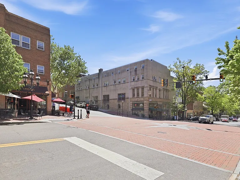 79 W Market St #G — Photo 30