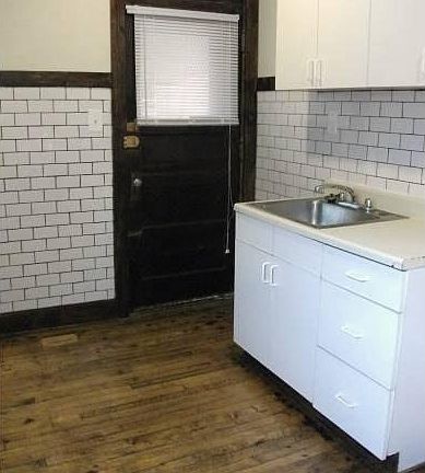 3rd image of 4023 W Melrose St APT 2S