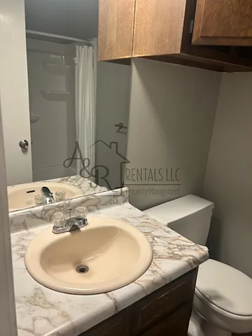 1905 S Elm St #12 — Photo 9