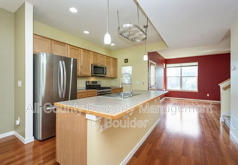 1345 Yellow Pine Ave — Photo 8