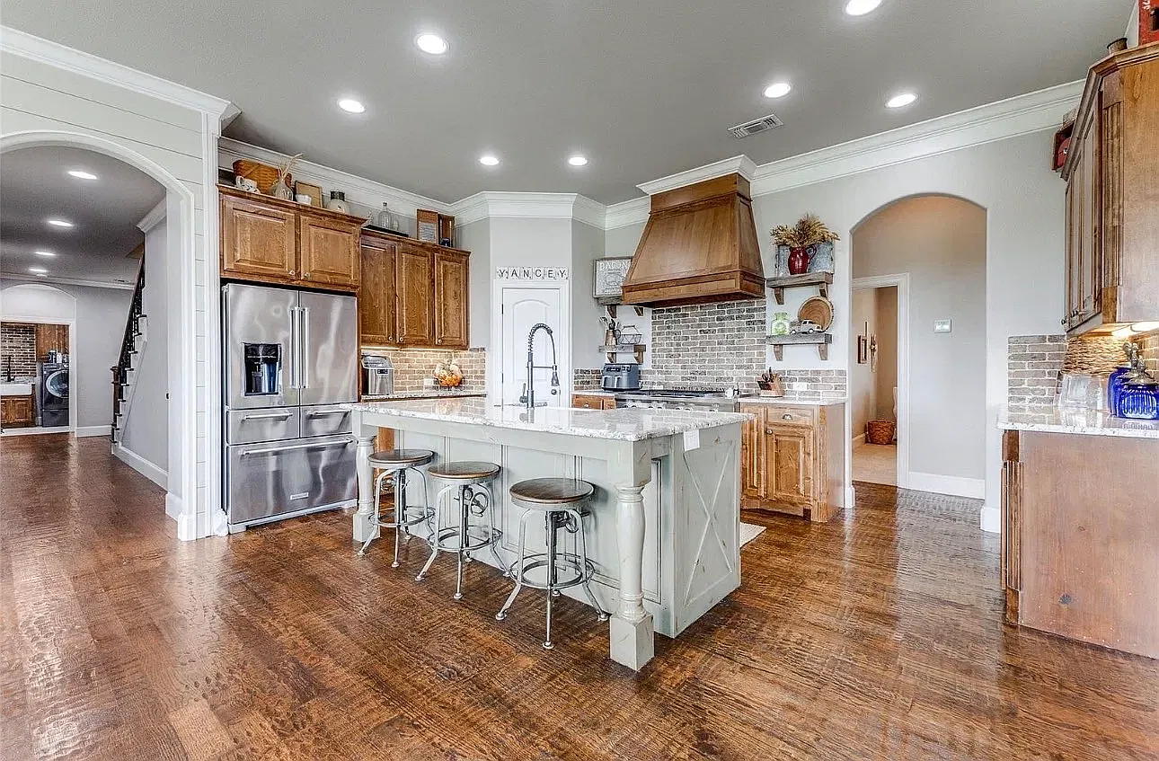 5 bed, 4000 sqft, $6,000 — Photo 3