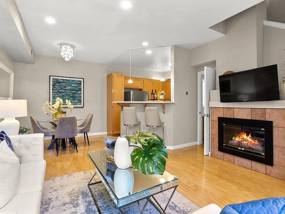 1st image of 570 Manhattan Pl