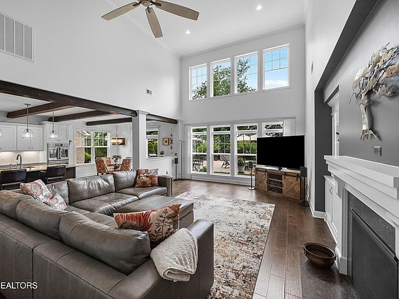 3rd image of 12646 Brass Lantern Ln