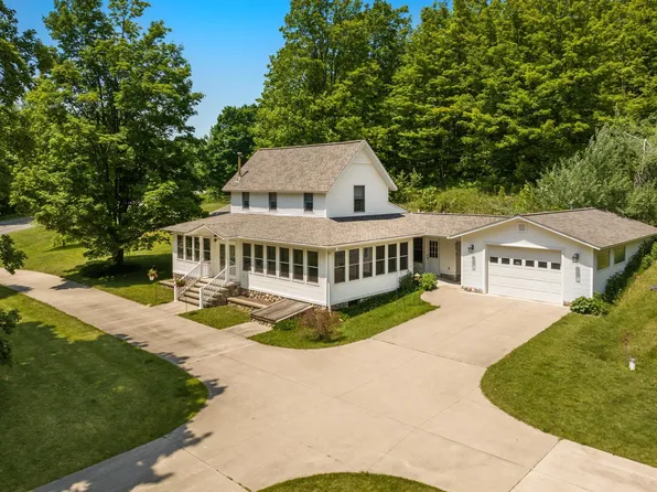 1740 N Setterbo Rd, Suttons Bay, MI 49682
