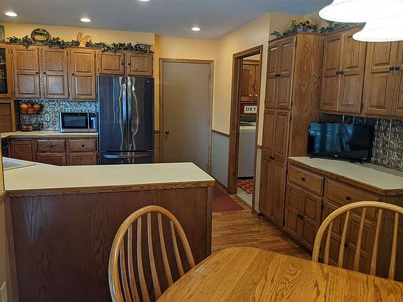 5th image of 9075 Lakeshore Dr