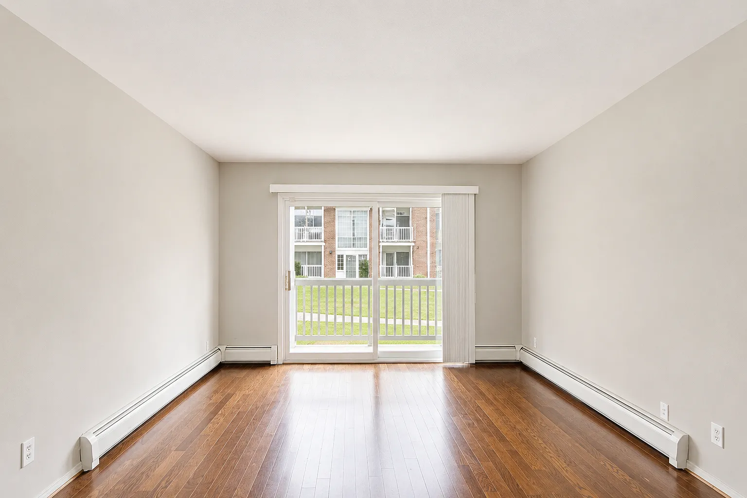 2 bed, 807 sqft, $1,450 — Photo 2