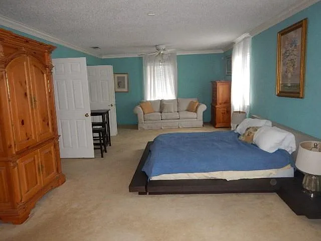 5 bed, 3.5 bath, 4200 sqft, $3,200 — Photo 3