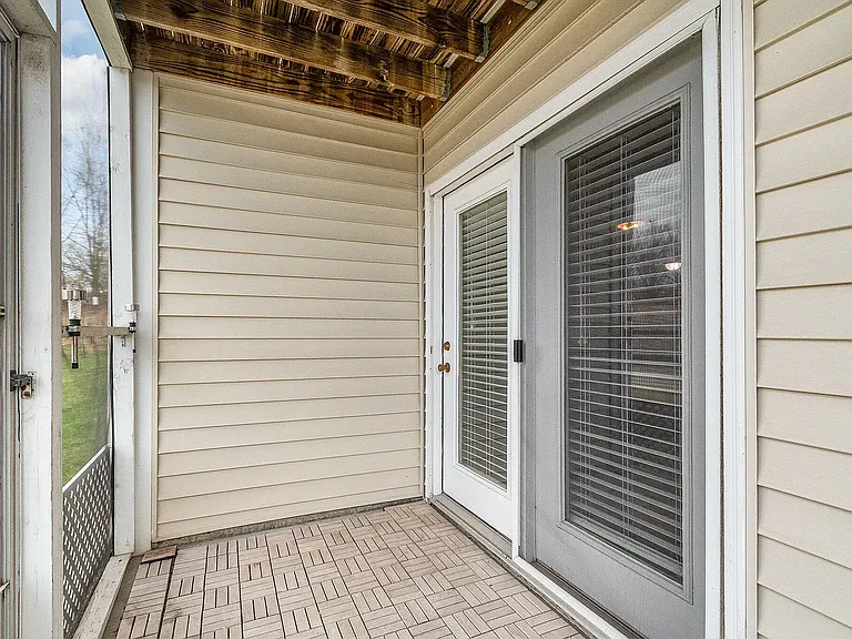 14_Enclosed Patio