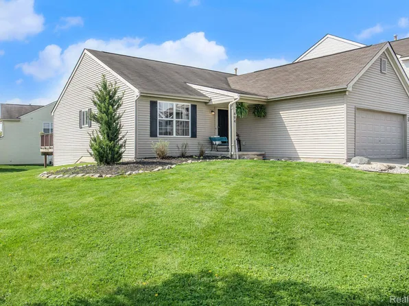 494 Sweet Briar Rdg, Linden, MI 48451