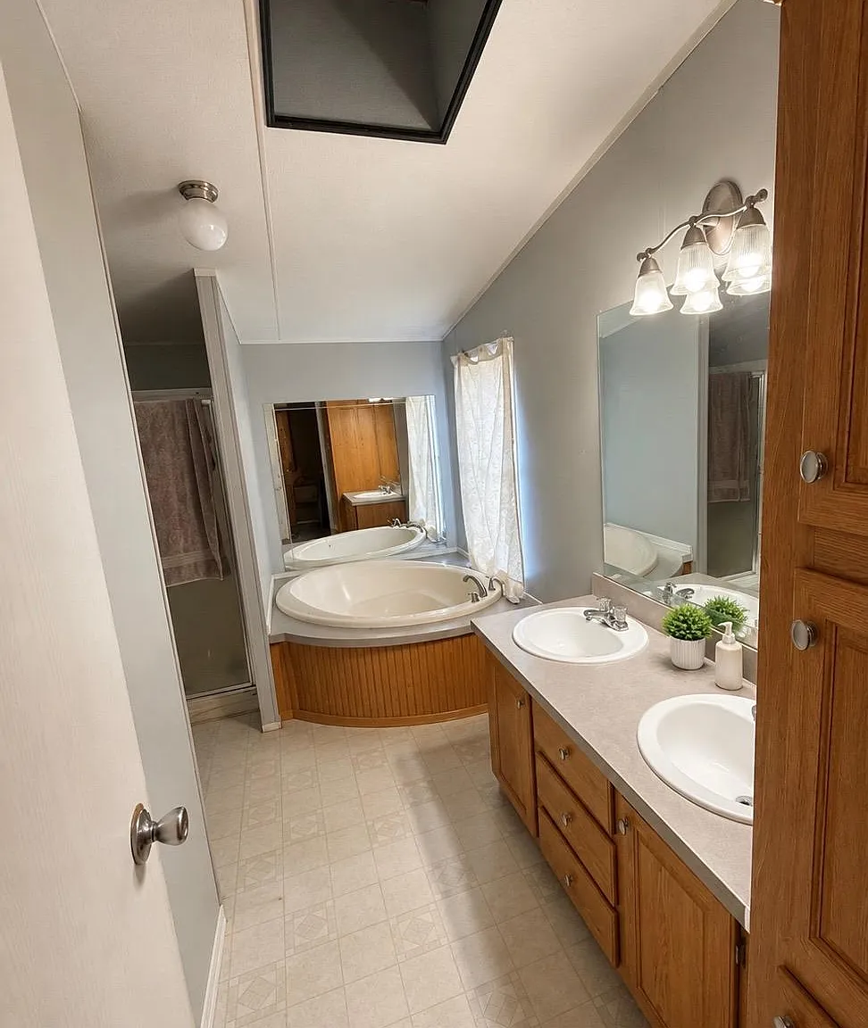 3 bed, 1050 sqft, $1,350 — Photo 3