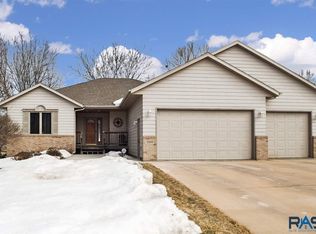 2100 S Acacia Cir, Sioux Falls, SD 57106