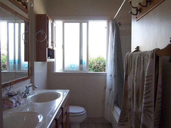 3rd image of 3849 Lomina Ave