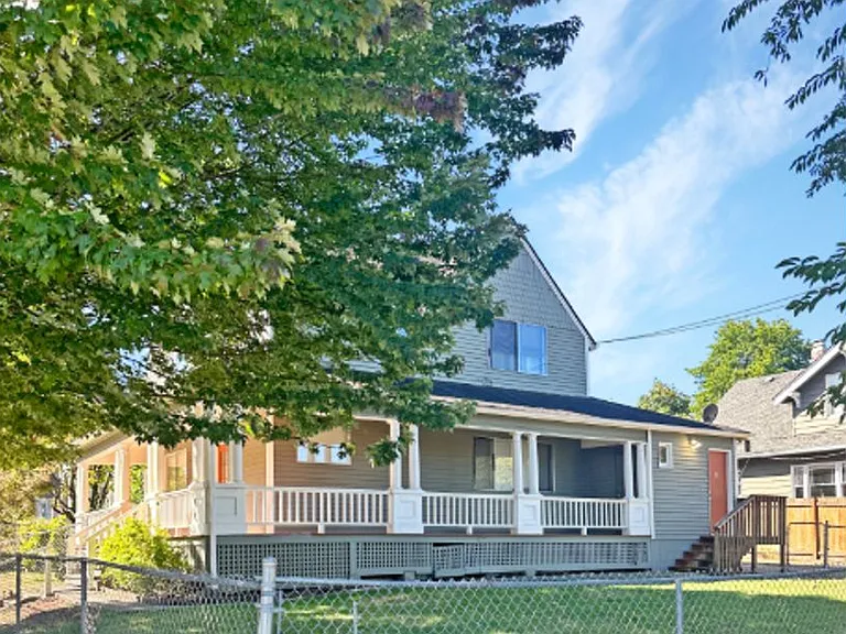 4002 Yakima Ave — Photo 8