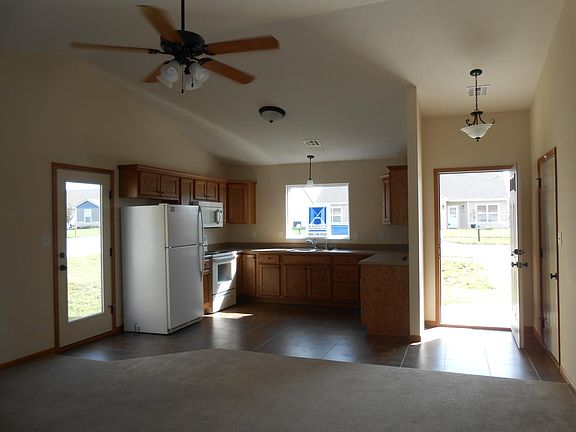 Kitchen & Entry