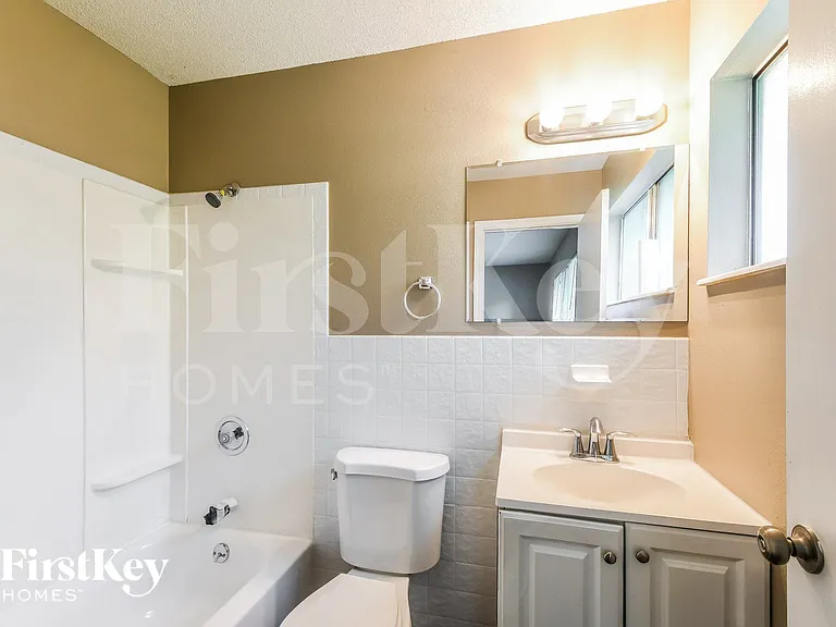 2030 E Humes Ln — Photo 11