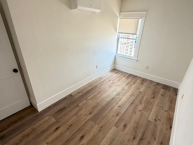 424 E Walnut St — Photo 10