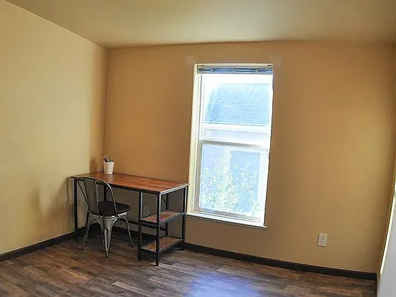 133 E Grand Ave — Photo 20