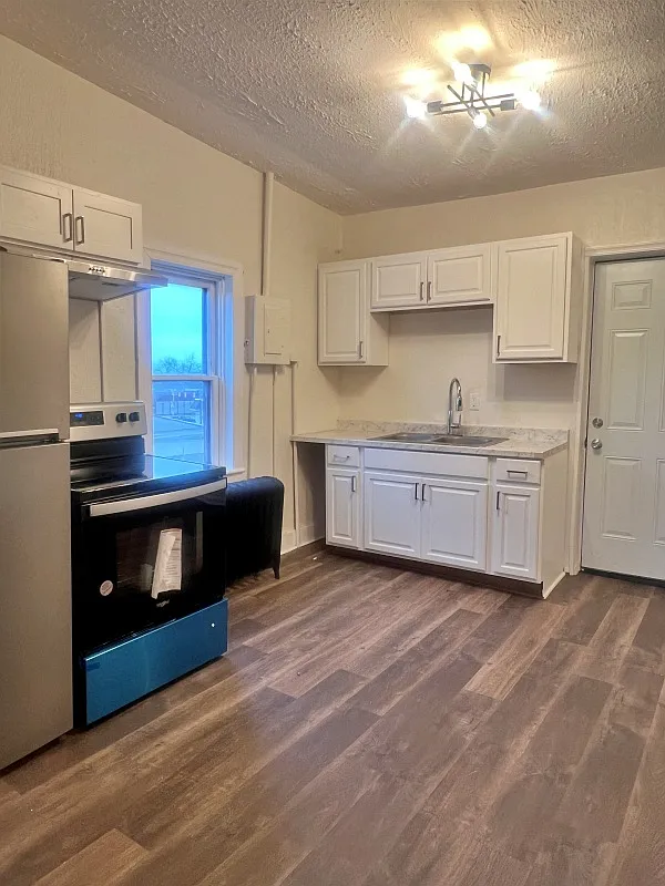 Studio, 600 sqft, $875 — Photo 2
